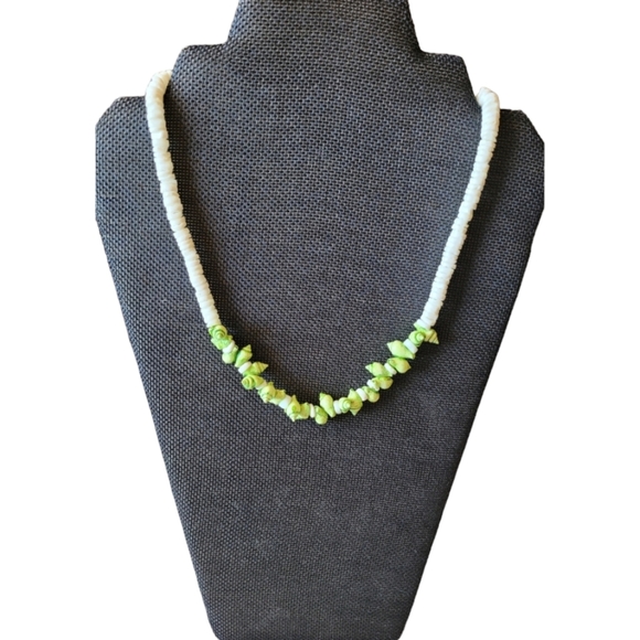 Puka Shell 18" Necklace White with Green Conch Shell Accents Adjustable Vintage - Picture 1 of 5